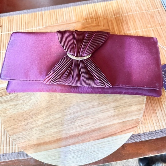 Vintage NWT Bag ,burgundy satin clutch,Rhinestone,fits IPHONE, New Year bling - Picture 1 of 5